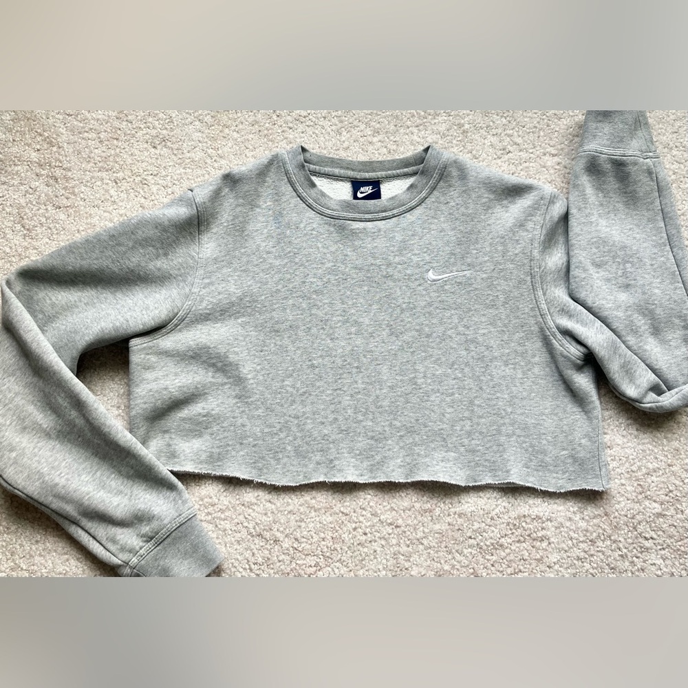 Nike GRAY crewneck RAW EDGED cropped sweatshirt size: MEDIUM EUC!